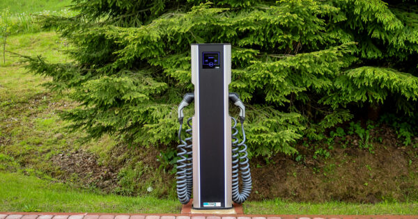 Elektromobilio įkrovimas VasaRojuje