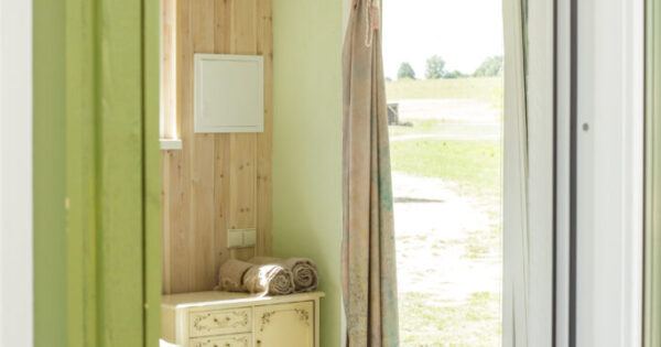 Nakvynė su šuniu Alantos žirgai Molėtų rajone