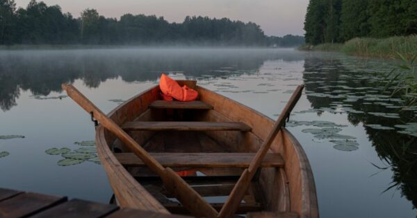 Get Lost Cabins Geltonasis namelis prie ežero