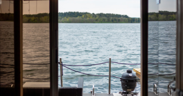 Vaizdas pro GalmpingBoat kupolą Vaizdas pro GalmpingBoat kupolą