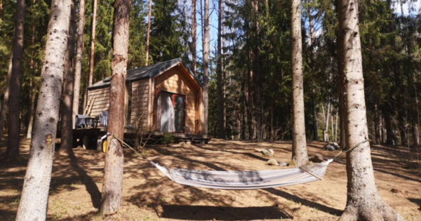 „Getaway to forest cab“ namelis „Getaway to forest cab“ namelis