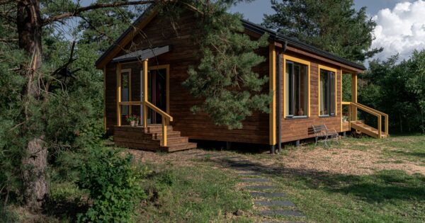 Get Lost Cabins: geltonasis namelis