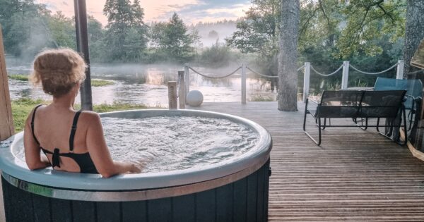 Kubilas dengtoje terasoje vakarėjant