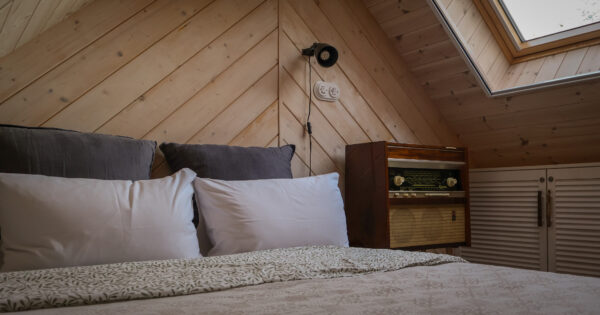 Akacijos namelis dviems