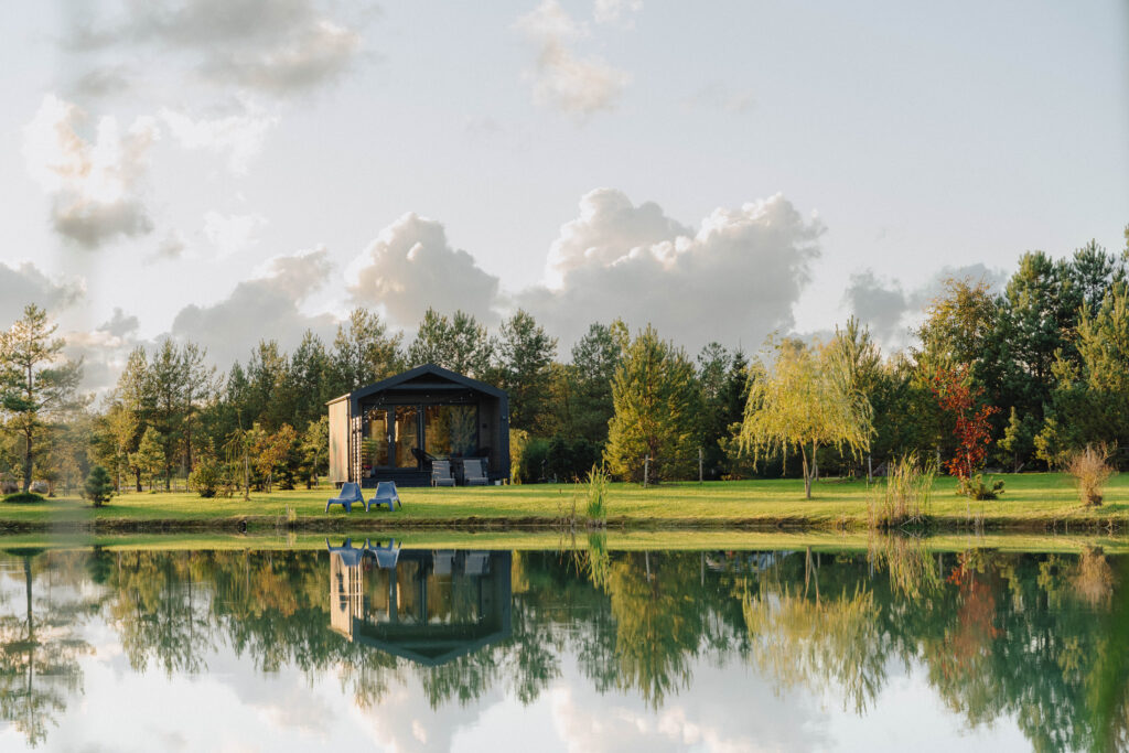 Poilsis Klaipėdoje ir Klaipėdos rajone: jachtos, palapinės medžiuose ir privatūs nameliai su SPA malonumais