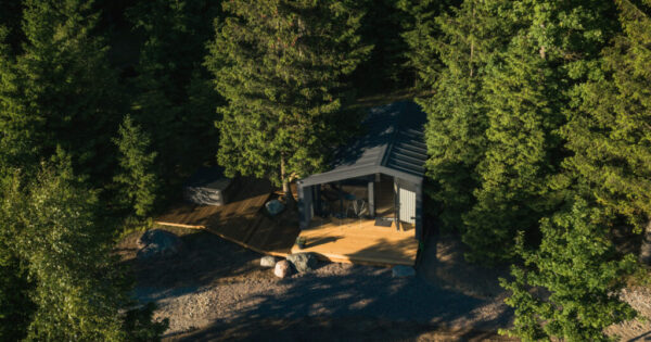 Rest in Forest Vandens namelis