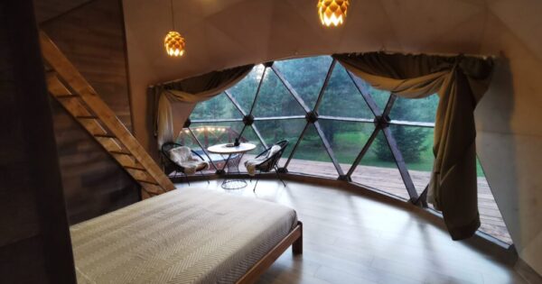 Kupolas Skubėk Neskubėti romantiškas savaitgalis dviems Kupolas Skubėk Neskubėti romantiškas savaitgalis dviems