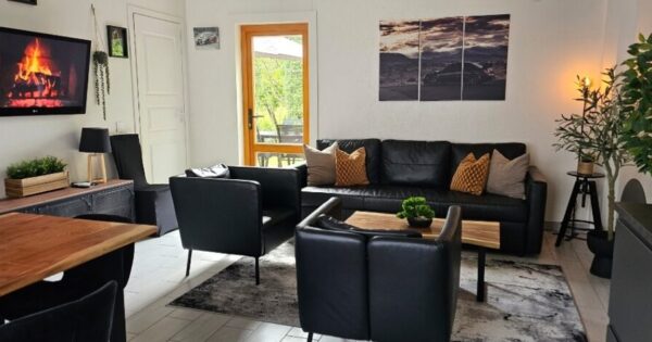 Draugių savaitgalis Vilkaviškio rajone 4 Wheels Cabin Šeimos VILA Draugių savaitgalis Vilkaviškio rajone 4 Wheels Cabin Šeimos VILA