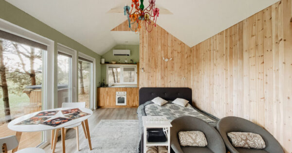 Nameliai Molėtų rajone sodyboje Alantos žirgai Pušų namelis dviems su kubilu Nameliai Molėtų rajone sodyboje Alantos žirgai Pušų namelis dviems su kubilu