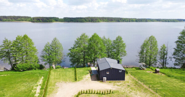 Namelis Molėtų rajone prie Arino Namelis Molėtų rajone prie Arino