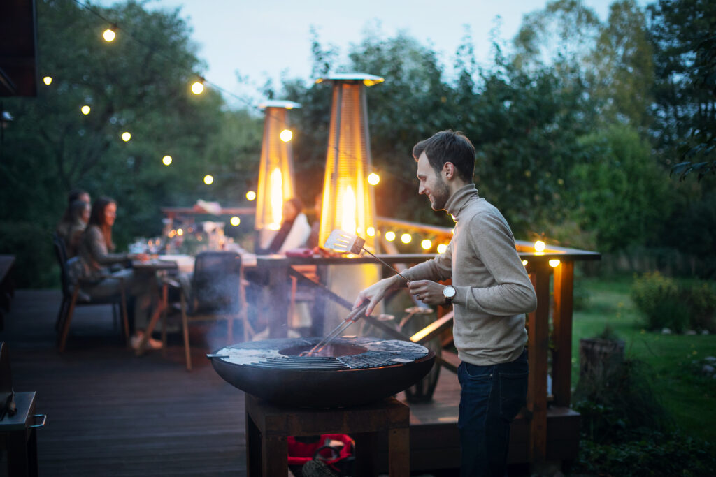 Sodyba poilsiui su draugais: 10 idėjų, kur jaukiai pabūti su draugais gamtoje