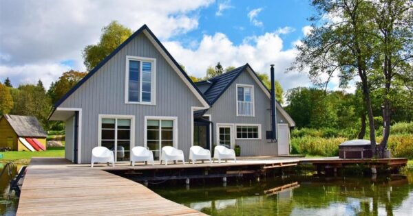 Sodyba prie ežero Giliaus namelis