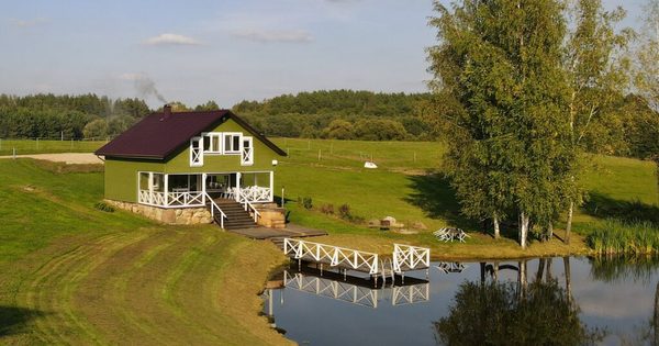 Tvenkinio vila sodyboje Alantos Žirgai Tvenkinio vila sodyboje Alantos Žirgai
