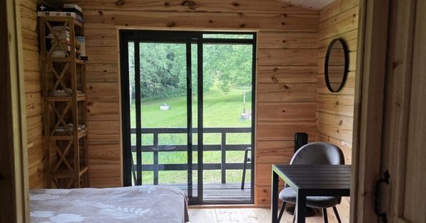 Off-grid namelis dviems Meteorito laiptas Off-grid namelis dviems Meteorito laiptas